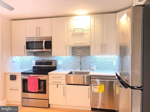 5 Algonquin Ct, Chesterbrook, PA, 19087-5548 | Card Image