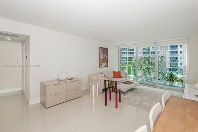 327 - 1000 West Ave, Condo with 1 bedrooms, 1 bathrooms and null parking in Miami Beach FL | Image 2