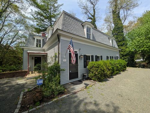 47 Hollow Tree Ridge Rd, Darien, CT, 06820-5033 | Card Image
