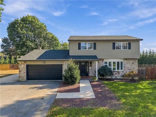7590 Violet Cir, Macungie, PA, 18062-9343 | Card Image