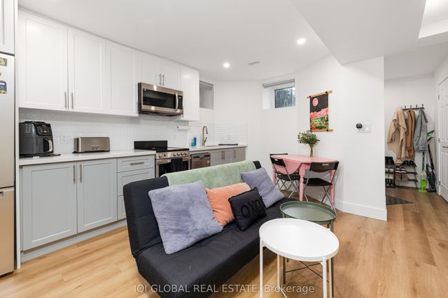 1502 Dufferin St, Home with 2 bedrooms, 1 bathrooms and 1 parking in Toronto ON | Image 6