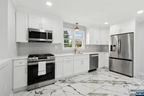 8 Oak St, Netcong, NJ, 07857-1413 | Card Image