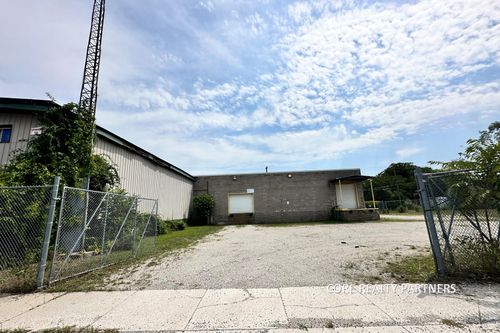2704 8th St, Muskegon Heights, MI, 49444-1942 | Card Image