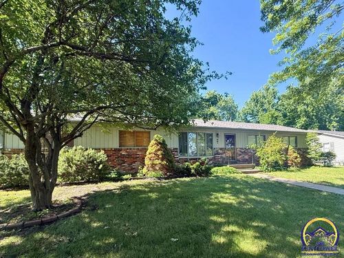 201 Pawnee St, Hiawatha, KS, 66434-1515 | Card Image