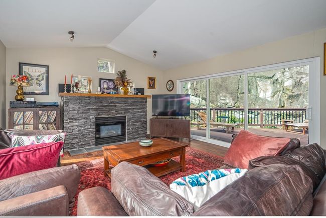 6945 Marine Drive, House other with 4 bedrooms, 3 bathrooms and 4 parking in West Vancouver BC | Image 4