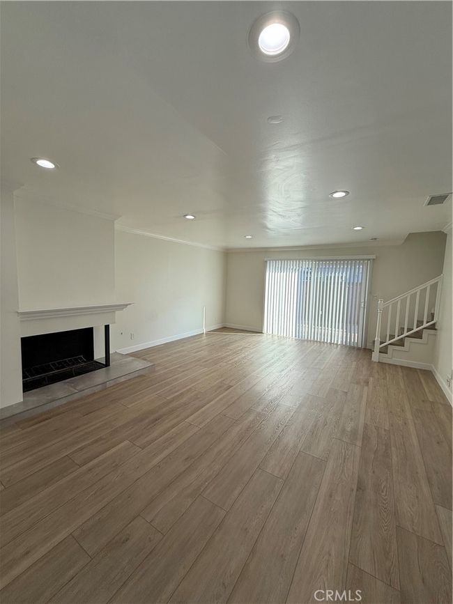 1109 E 1 St St, Condo with 3 bedrooms, 2 bathrooms and 2 parking in Tustin CA | Image 7