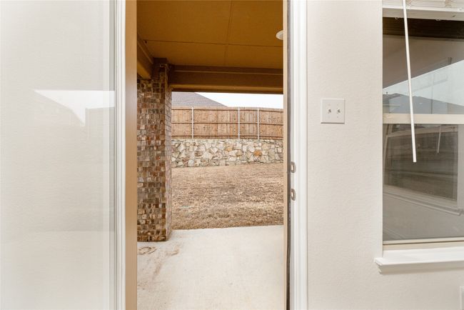 Backdoor, cover patio | Image 17