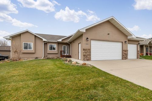 935 Northridge Dr, Rapid City, SD, 57701-7927 | Card Image