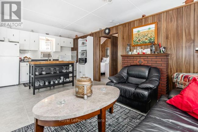1981 Tiny Beaches Rd S, House other with 3 bedrooms, 1 bathrooms and 2 parking in Tiny ON | Image 9