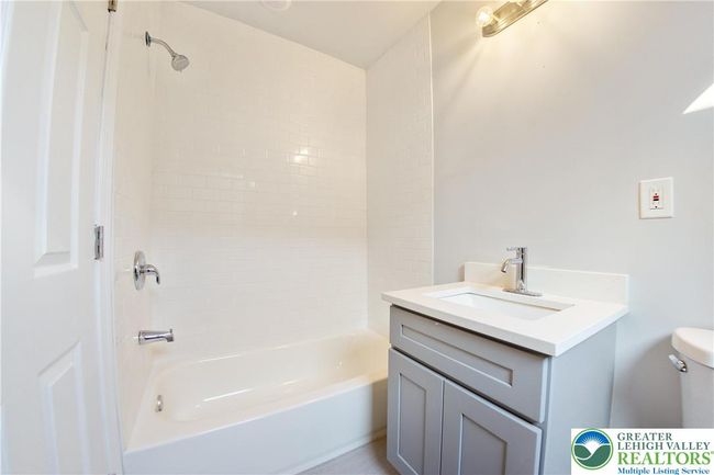 827 W Linden St, Condo with 11 bedrooms, 8 bathrooms and 3 parking in Allentown PA | Image 14