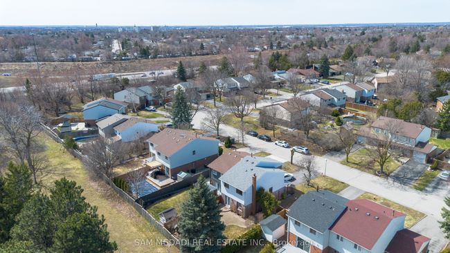 80 Longbourne Cres, House attached with 3 bedrooms, 2 bathrooms and 4 parking in Brampton ON | Image 34