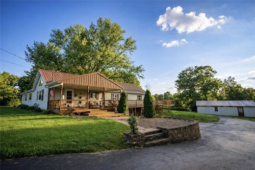 1425 Old State Rd, New Castle, PA, 16101-7949 | Card Image