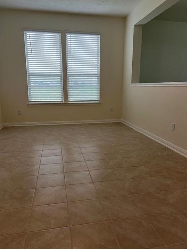 678 Imperial Loop, House other with 3 bedrooms, 2 bathrooms and 2 parking in Alvin TX | Image 8