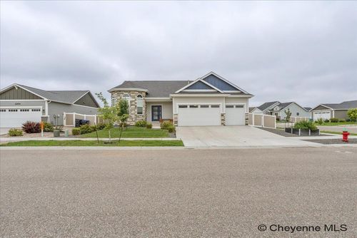 2200 Arrowleaf Dr, Cheyenne, WY, 82007-3782 | Card Image