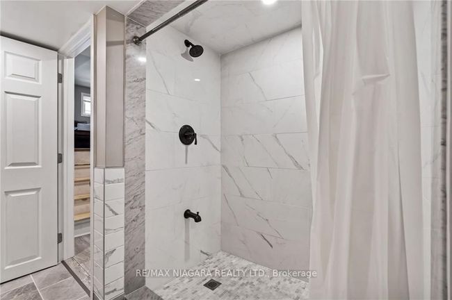 7067 Dirdene St, House other with 3 bedrooms, 2 bathrooms and 2 parking in Niagara Falls ON | Image 21