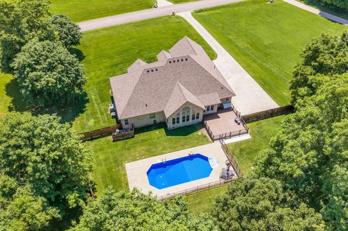 111 Bryton Ct, Burns, TN, 37029-5274 | Card Image