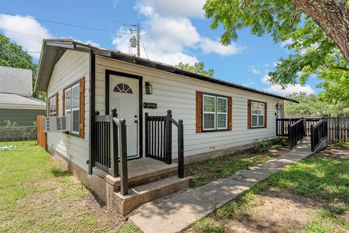 1103 E Leon St, Gatesville, TX, 76528-2143 | Card Image