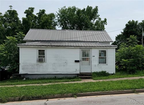109 W 3rd St, Rolla, MO, 65401-3261 | Card Image