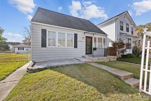 6962 Sutherland Ave, Saint Louis, MO, 63109-1916 | Card Image