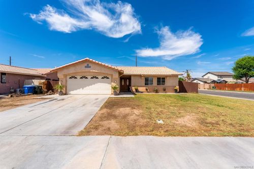 909 Jennifer St, Brawley, CA, 92227-5127 | Card Image