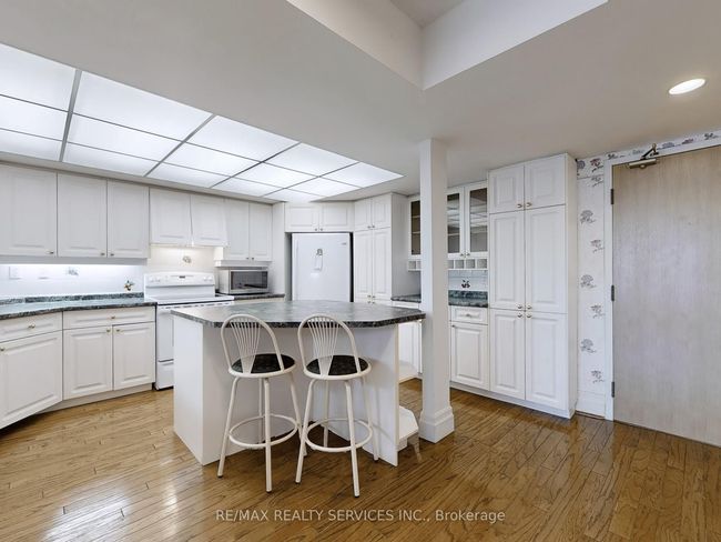 902 - 330 Mill St S, Condo with 3 bedrooms, 2 bathrooms and null parking in Brampton ON | Image 22