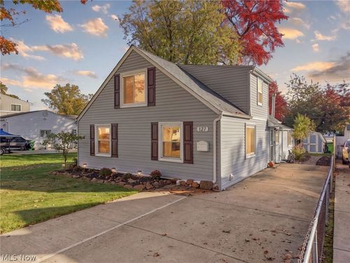 127 Beachdale Dr, Avon Lake, OH, 44012-1610 | Card Image