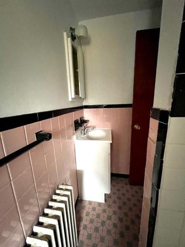 Bathroom | Image 8