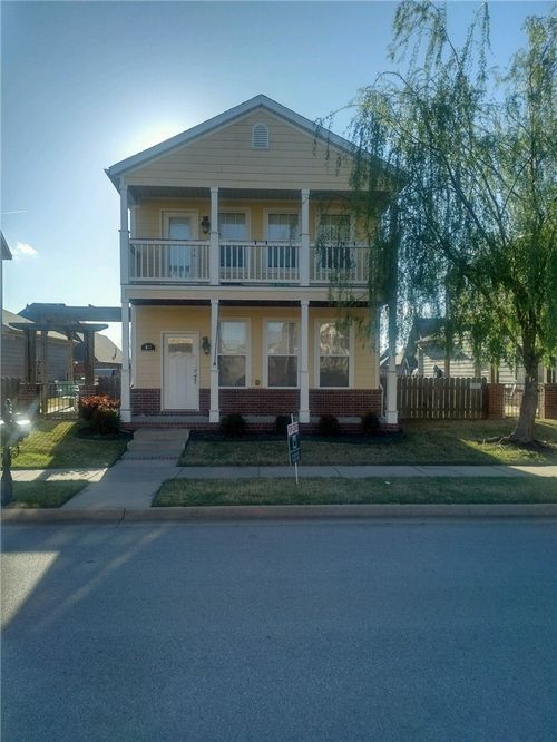 637 N Longfellow Ln, Fayetteville, AR, 72704-7543 | Card Image