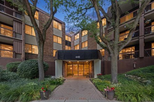 3s-440 Raintree Ct, Glen Ellyn, IL, 60137-6733 | Card Image