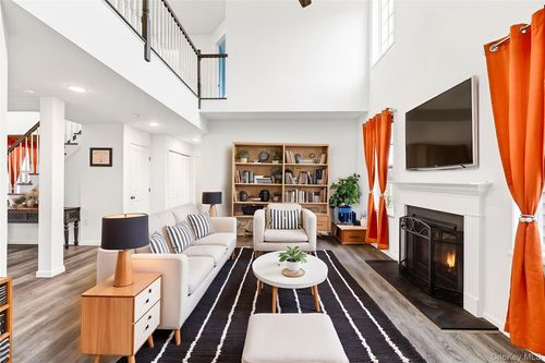 38 Highgrove Dr, Washingtonville, NY, 10992-1172 | Card Image