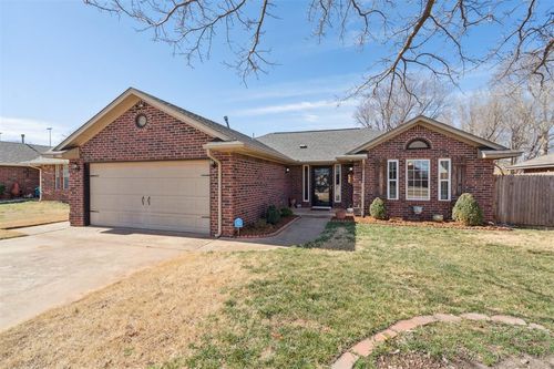 611 S Forest Dr, Mustang, OK, 73064-3453 | Card Image