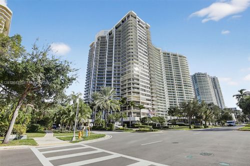204-20185 E Country Club Dr, Aventura, FL, 33180-3049 | Card Image