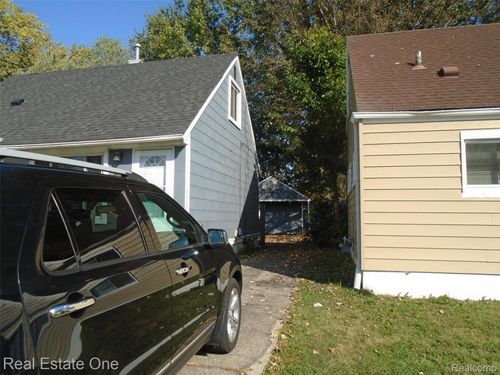 24652 Lauren Ave, Warren, MI, 48089-4734 | Card Image