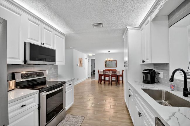 735 La Costa Way, House other with 3 bedrooms, 2 bathrooms and null parking in Lantana FL | Image 17