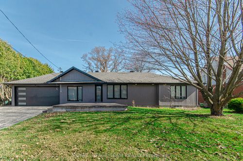1373 Normandy Cres, Ottawa, ON, K2C0N4 | Card Image