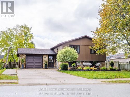 829 Highland St, Port Elgin, ON, N0H2C2 | Card Image