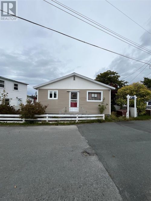 9 Cabot St, Placentia, NL, A0B2Y0 | Card Image