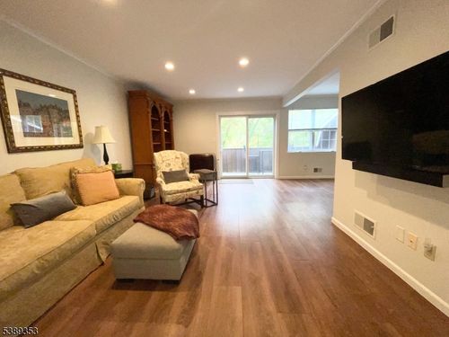 68 Canterbury Rd, Chatham Twp, NJ, 07928-1797 | Card Image