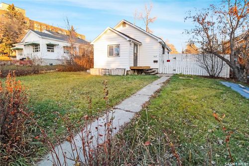 365 3rd Ave Ne, Swift Current, SK, S9H2G8 | Card Image