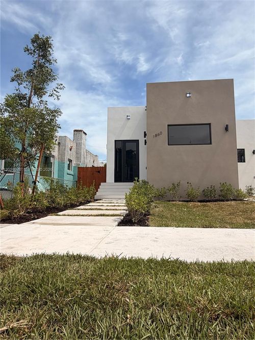 1860 Nw 48th St, MIAMI, FL, 33142-4056 | Card Image