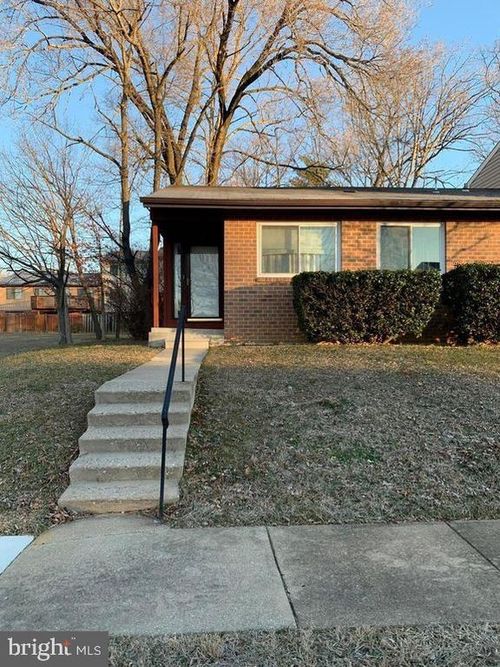 2 Chinook Ct, RANDALLSTOWN, MD, 21133-1716 | Card Image