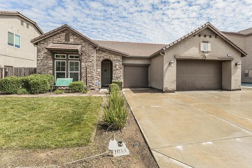 1055 Agua Dulce Ave, Clovis, CA, 93619-7938 | Card Image