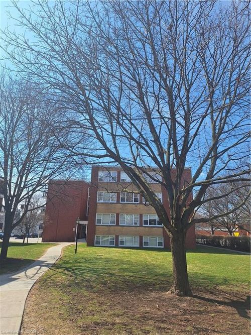 303-2052 Courtland Dr, Burlington, ON, L7R1R8 | Card Image