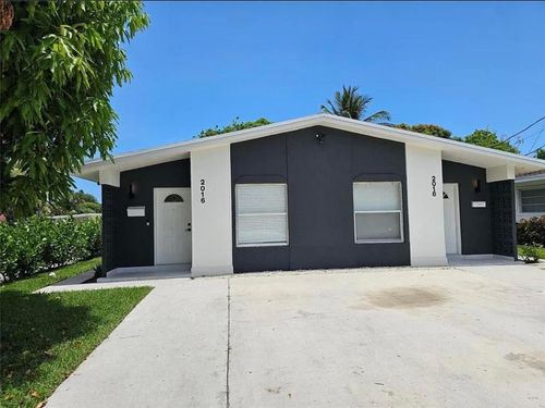 2016 Dock St, West Palm Beach, FL, 33401-7557 | Card Image