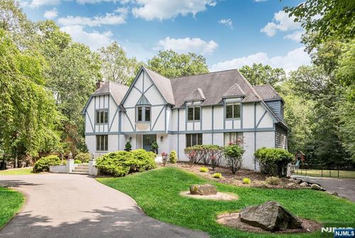 103 Macintyre Ln, Allendale, NJ, 07401-1440 | Card Image