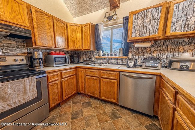 298 Middle St, House other with 5 bedrooms, 3 bathrooms and null parking in Rangely CO | Image 6
