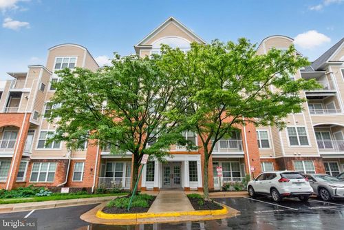 301-8181 Carnegie Hall Ct, VIENNA, VA, 22180-7366 | Card Image
