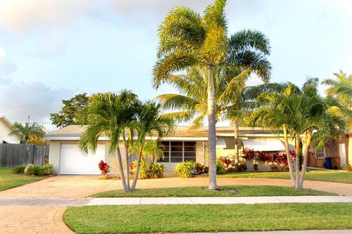 333 Se 11th St, Deerfield Beach, FL, 33441-6817 | Card Image