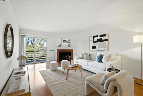 apt-303-332 Philip Dr, Daly City, CA, 94015-2419 | Card Image