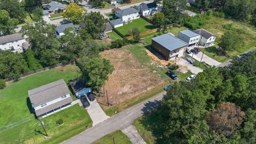 17129 Sprawling Oaks Dr, Conroe, TX, 77385-4560 | Card Image